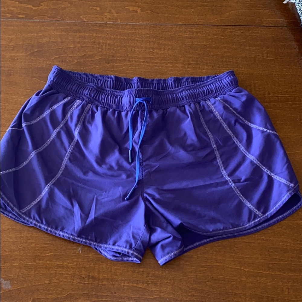 ATHLETA RUNNING SHORTS, SIZE XS, PURPLE